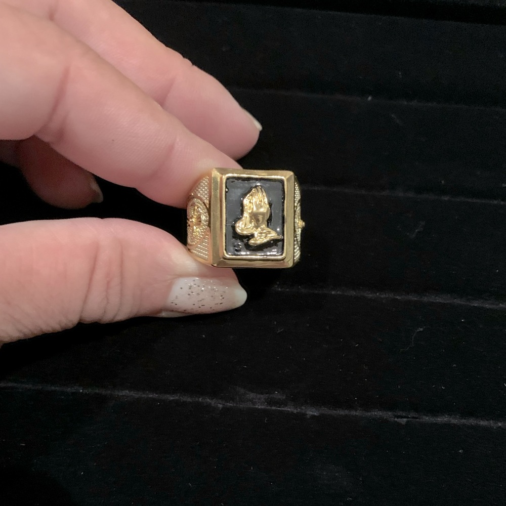Mens Praying hands ring